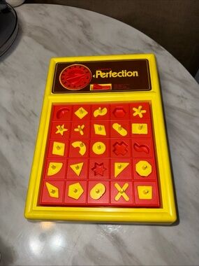 Perfection game vintage missing 5 pieces Works!